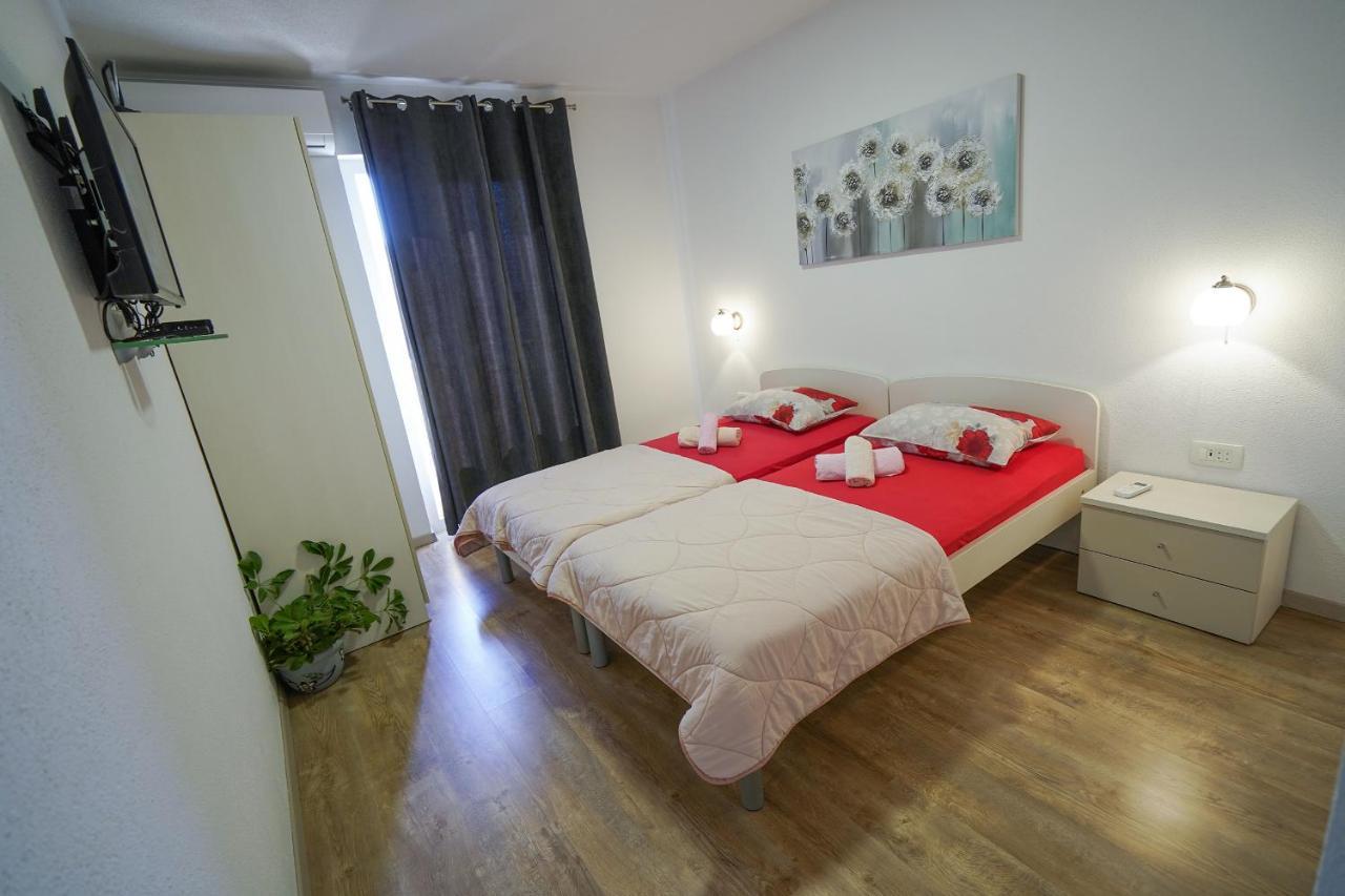 Ferienwohnung Studio Apartman M&F Split Exterior foto